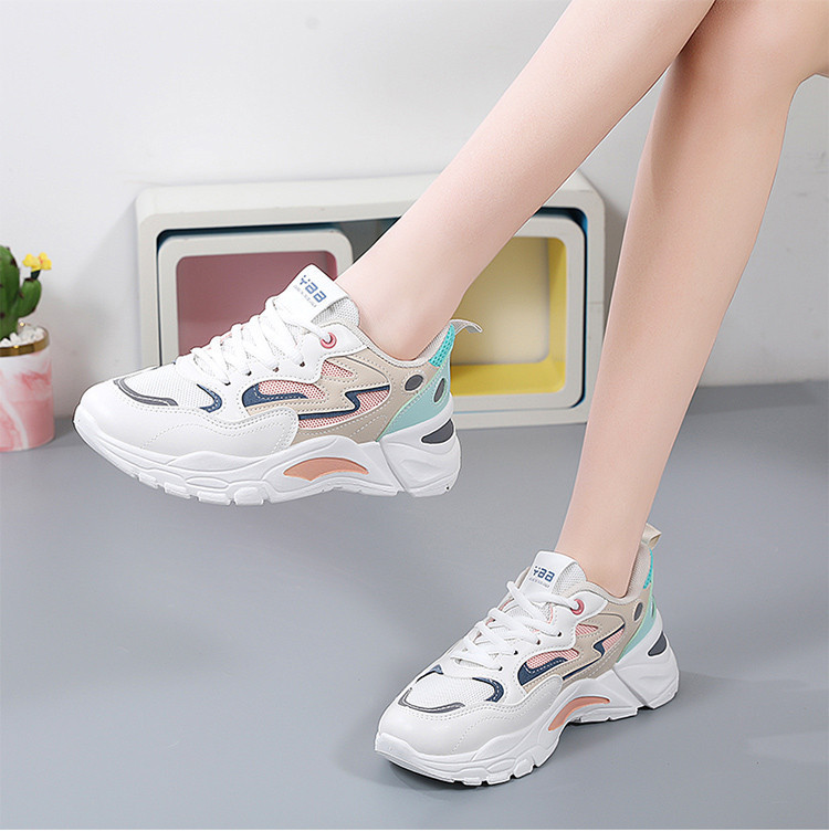 Γυναικεία casual αθλητικά παπούτσια με πλέγμα και επίπεδη σόλα με επιγραφή