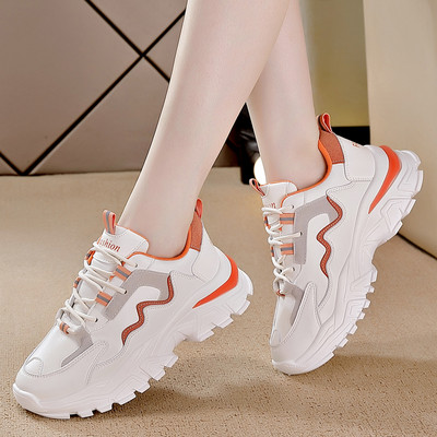 Γυναικεία αθλητικά παπούτσια με τραχιά σόλα και κορδόνια - λευκό χρώμα