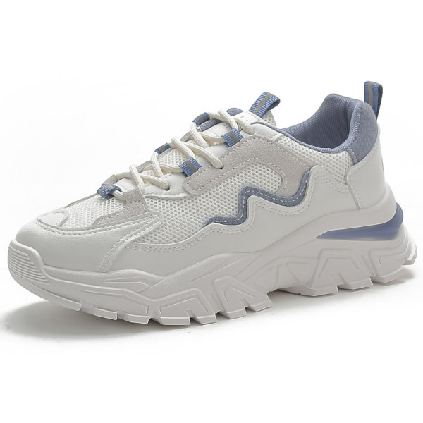 Γυναικεία αθλητικά παπούτσια με τραχιά σόλα και κορδόνια - λευκό χρώμα