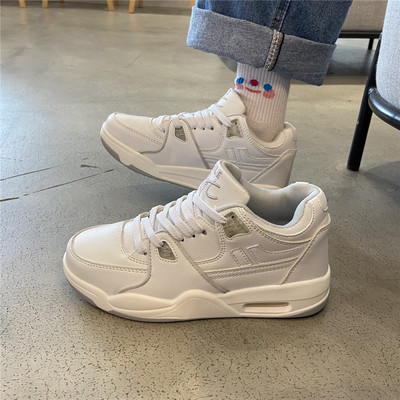 Γυναικεία μοντέρνα αθλητικά παπούτσια με κορδόνια σε δύο χρώματα