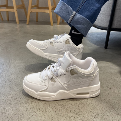 Γυναικεία μοντέρνα αθλητικά παπούτσια με κορδόνια σε δύο χρώματα