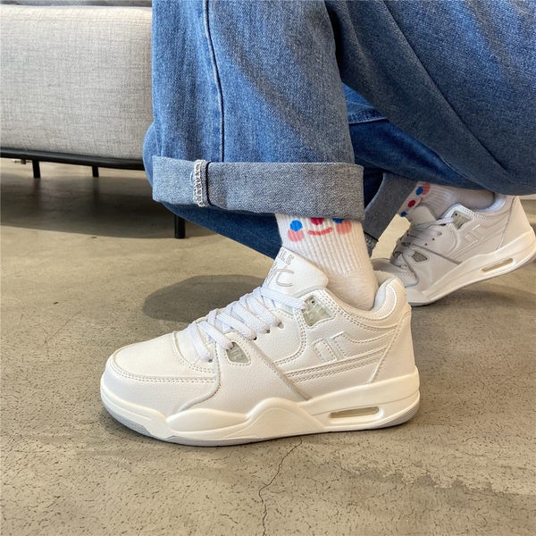 Γυναικεία μοντέρνα αθλητικά παπούτσια με κορδόνια σε δύο χρώματα