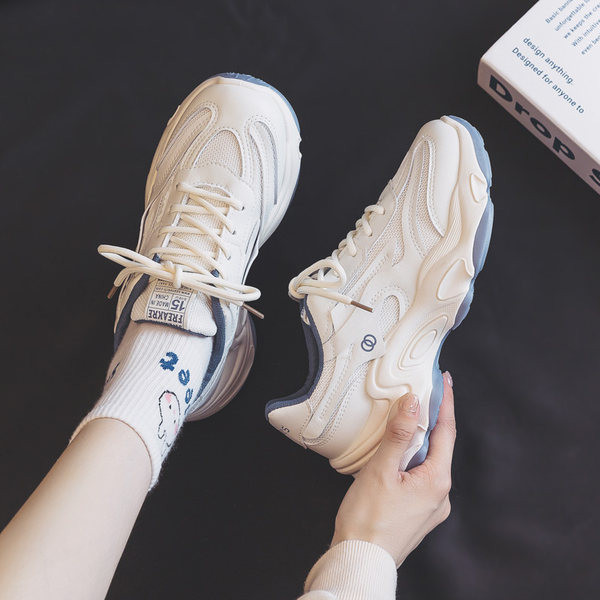 Γυναικεία μοντέρνα αθλητικά παπούτσια με κορδόνια και τραχιά σόλα με κορδόνια και πλέγμα