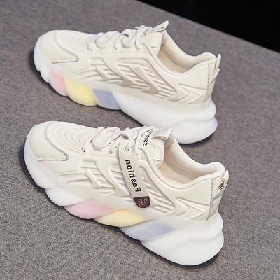 Γυναικεία αθλητικά παπούτσια με τραχιά επιγραφή και κορδόνια