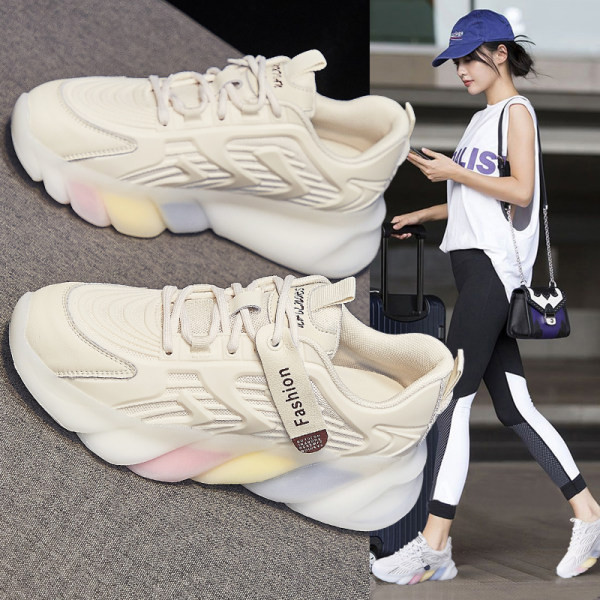 Γυναικεία αθλητικά παπούτσια με τραχιά επιγραφή και κορδόνια