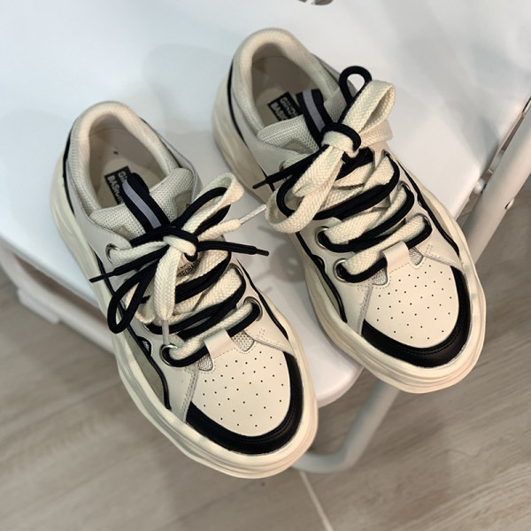 Casual γυναικεία αθλητικά παπούτσια από οικολογικό δέρμα με κορδόνια και επίπεδη σόλα