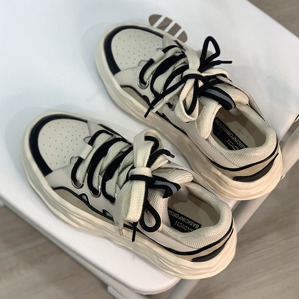 Casual γυναικεία αθλητικά παπούτσια από οικολογικό δέρμα με κορδόνια και επίπεδη σόλα