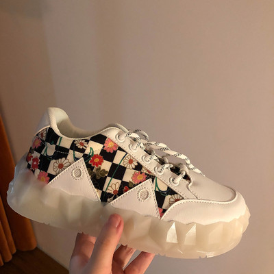 Γυναικεία αθλητικά παπούτσια με λουλούδια και κορδόνια