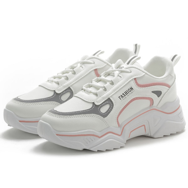 Σύγχρονα γυναικεία αθλητικά παπούτσια με επιγραφή