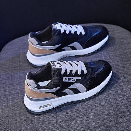 Γυναικεία αθλητικά παπούτσια με επιγραφές και χρωματιστό μοτίβο