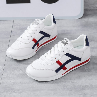 Γυναικεία στιλάτα αθλητικά παπούτσια με επίπεδη σόλα και κέντημα