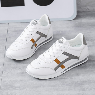 Γυναικεία στιλάτα αθλητικά παπούτσια με επίπεδη σόλα και κέντημα