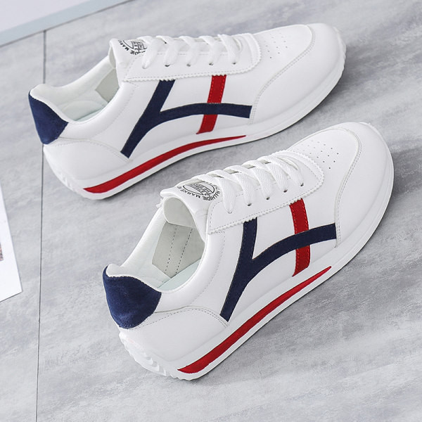 Γυναικεία στιλάτα αθλητικά παπούτσια με επίπεδη σόλα και κέντημα