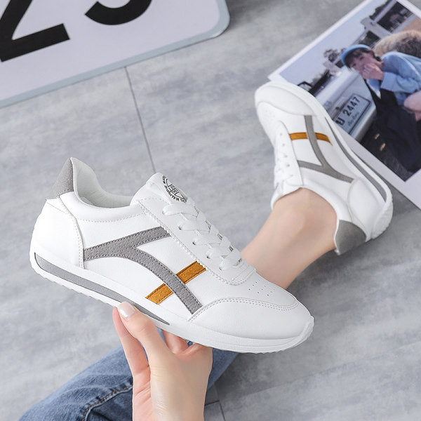 Γυναικεία στιλάτα αθλητικά παπούτσια με επίπεδη σόλα και κέντημα