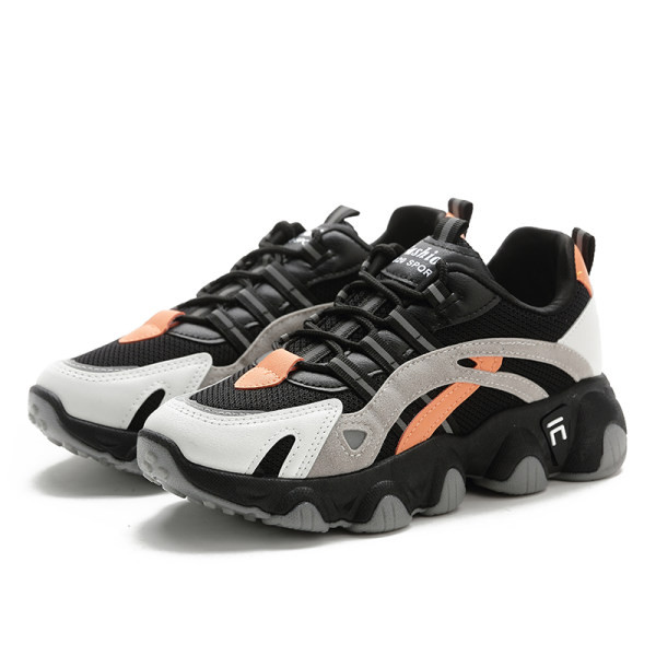 Νέο μοντέλο αθλητικά παπούτσια  με τραχιά σόλα - μαύρο χρώμα