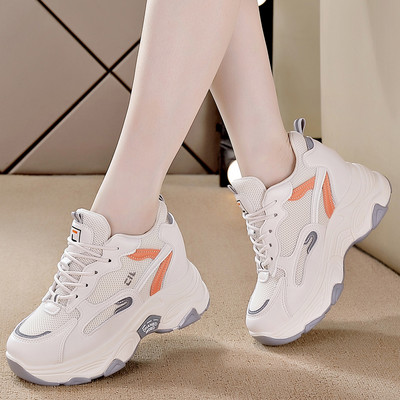 Μοντέρνα γυναικεία αθλητικά παπούτσια με κορδόνια