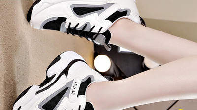 Γυναικεία αθλητικά παπούτσια σε μαύρο και άσπρο χρώμα