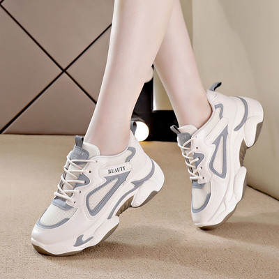 Γυναικεία αθλητικά παπούτσια σε μαύρο και άσπρο χρώμα