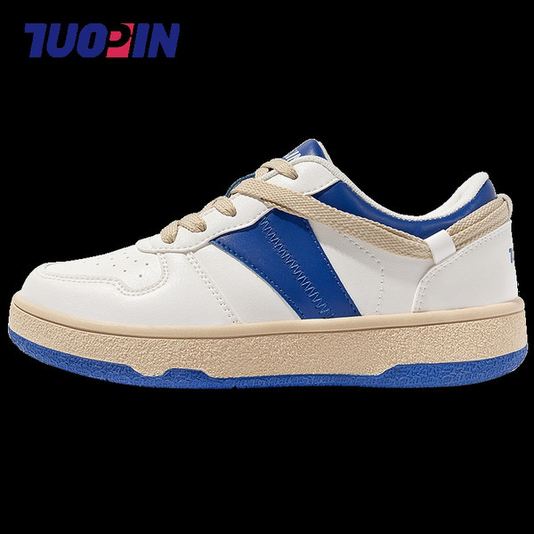 Μοντέρνα αθλητικά παπούτσια από faux δέρμα με επίπεδη σόλα και επιγραφή