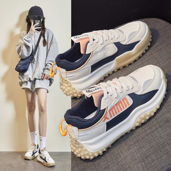 Γυναικεία μοντέρνα αθλητικά παπούτσια με πλέγμα και επιγραφή