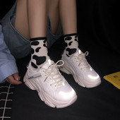 Γυναικεία αθλητικά παπούτσια με κορδόνια σε τρία χρώματα και τραχιά σόλα