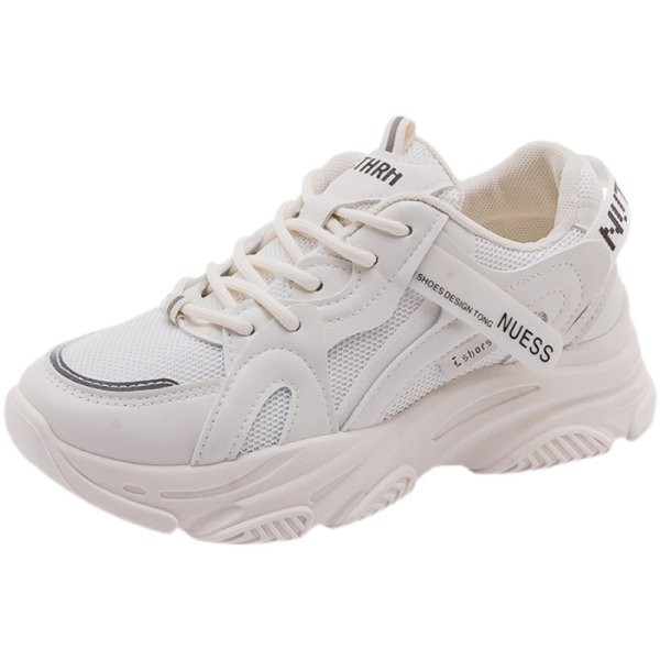 Γυναικεία αθλητικά παπούτσια με κορδόνια σε τρία χρώματα και τραχιά σόλα