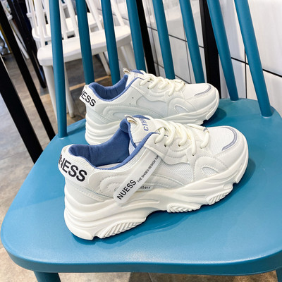 Tenisi de damă de actualitate cu talpă aspră și inscripție