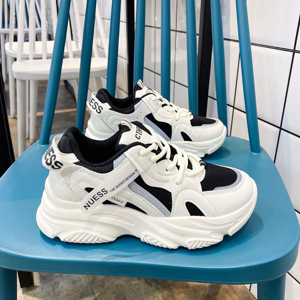 Tenisi de damă de actualitate cu talpă aspră și inscripție