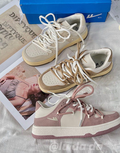 Tenisi dama cu sireturi in trei culori si talpa plata