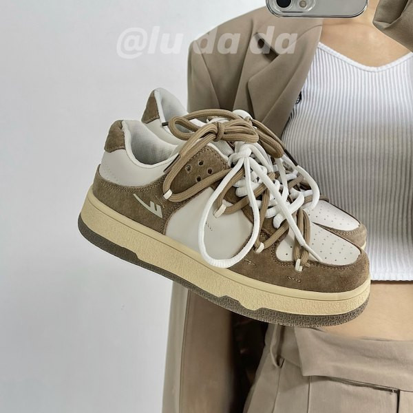 Tenisi dama cu sireturi in trei culori si talpa plata