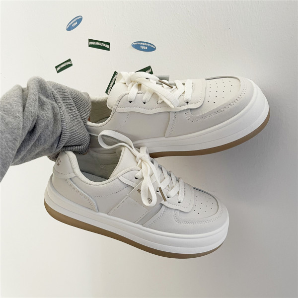 Γυναικεία sneakers με επίπεδη σόλα απλό μοντέλο