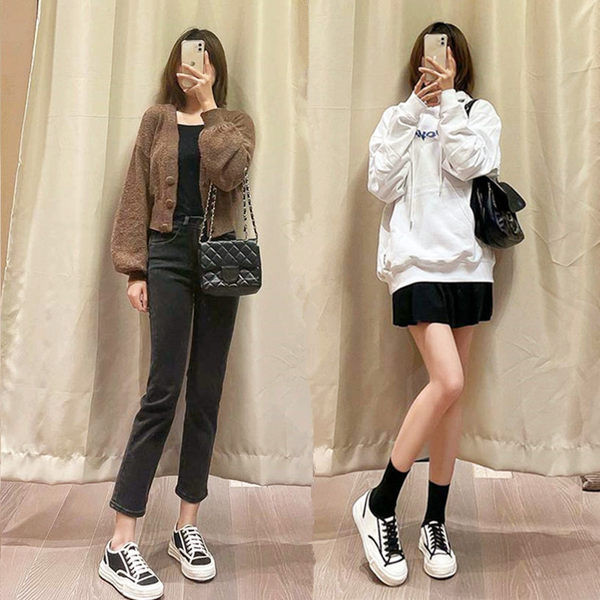 Γυναικεία αθλητικά παπούτσια με επίπεδη σόλα σε άσπρο και μαύρο χρώμα