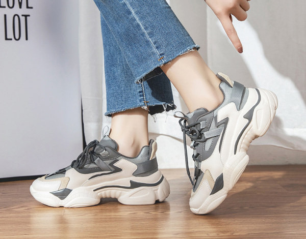 Ženske tenisice s vezicama u sivoj i bijeloj boji