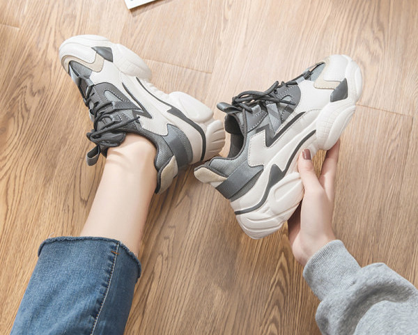 Ženske tenisice s vezicama u sivoj i bijeloj boji