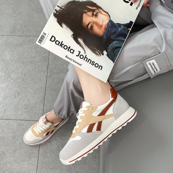 Γυναικεία αθλητικά παπούτσια με κορδόνια και επίπεδη σόλα - διάφορα χρώματα