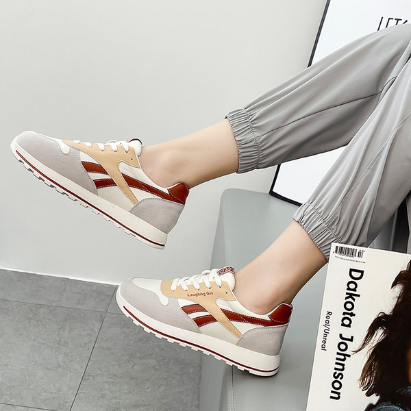 Γυναικεία αθλητικά παπούτσια με κορδόνια και επίπεδη σόλα - διάφορα χρώματα