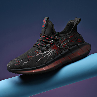 Ανδρικά αθλητικά παπούτσια με ανάγλυφη σόλα σε διάφορα μοντέλα