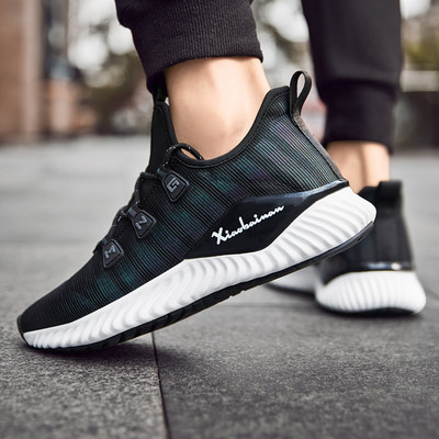 Ανδρικά αθλητικά παπούτσια με ανάγλυφη σόλα σε διάφορα μοντέλα