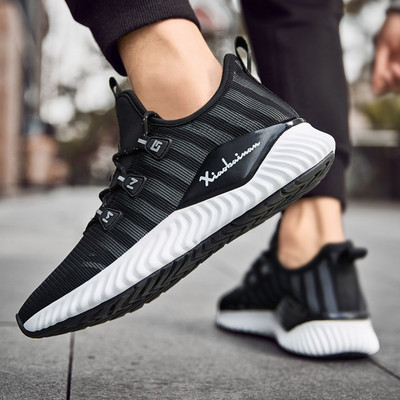 Ανδρικά αθλητικά παπούτσια με ανάγλυφη σόλα σε διάφορα μοντέλα