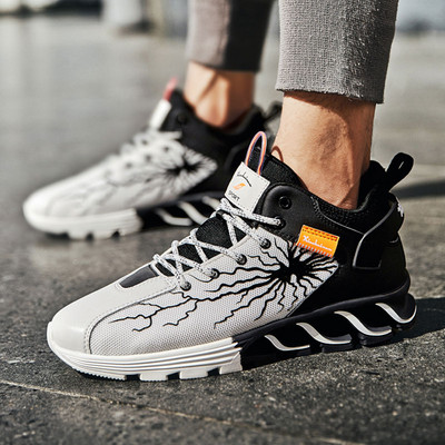 Ανδρικά αθλητικά παπούτσια με ανάγλυφη σόλα σε διάφορα μοντέλα