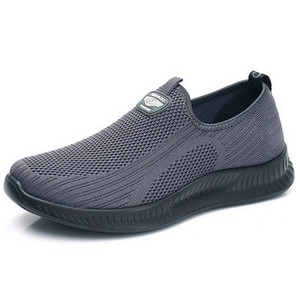 Casual ανδρικά αθλητικά παπούτσια με έμβλημα - μαύρο και γκρι χρώμα