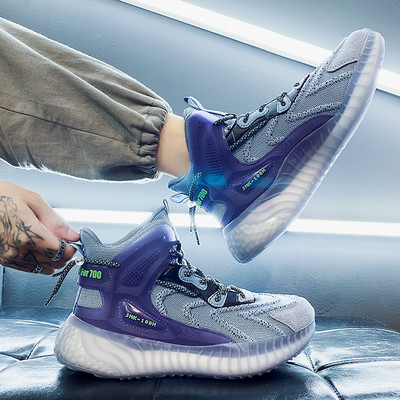 Model nou de adidași sport și casual pentru bărbați cu o parte din plasă