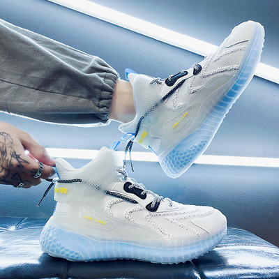 Model nou de adidași sport și casual pentru bărbați cu o parte din plasă