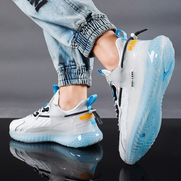 Model nou de adidași sport și casual pentru bărbați cu o parte din plasă