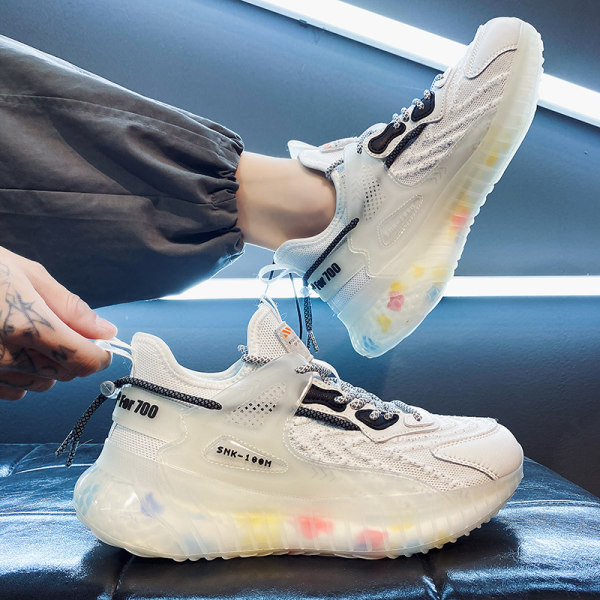 Model nou de adidași sport și casual pentru bărbați cu o parte din plasă