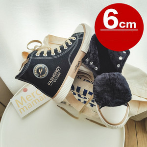 Novi model muških platnenih tenisica sa ravnim potplatom