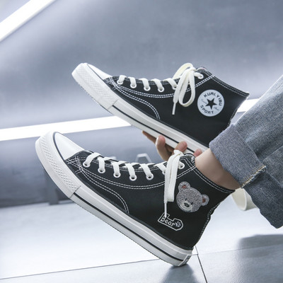 Novi model muških platnenih tenisica sa ravnim potplatom