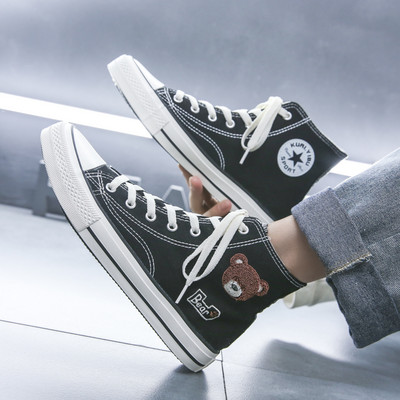 Novi model muških platnenih tenisica sa ravnim potplatom