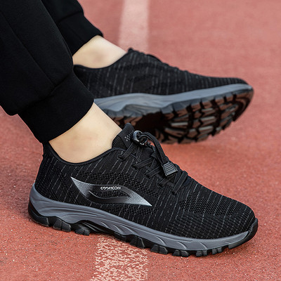 Model ușor și confortabil de adidași cu partea superioară din plasă - pentru bărbați și femei