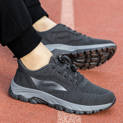 Model ușor și confortabil de adidași cu partea superioară din plasă - pentru bărbați și femei